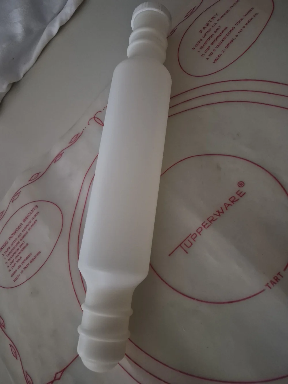 Tupperware Rolling Pin with Nonstick Baking Mat - White